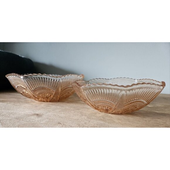 Set Of 2 Small And Medium Peach Coloured Depression Glass Bowls - Picture 3 of 9